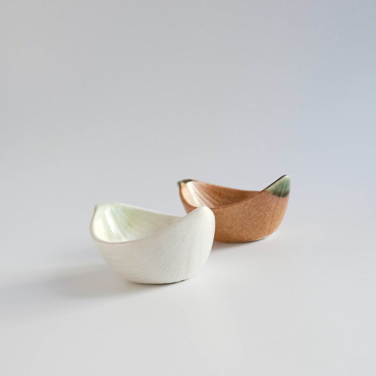 Leaf Shaped Petit Sauce Dish - Beige / Brown
