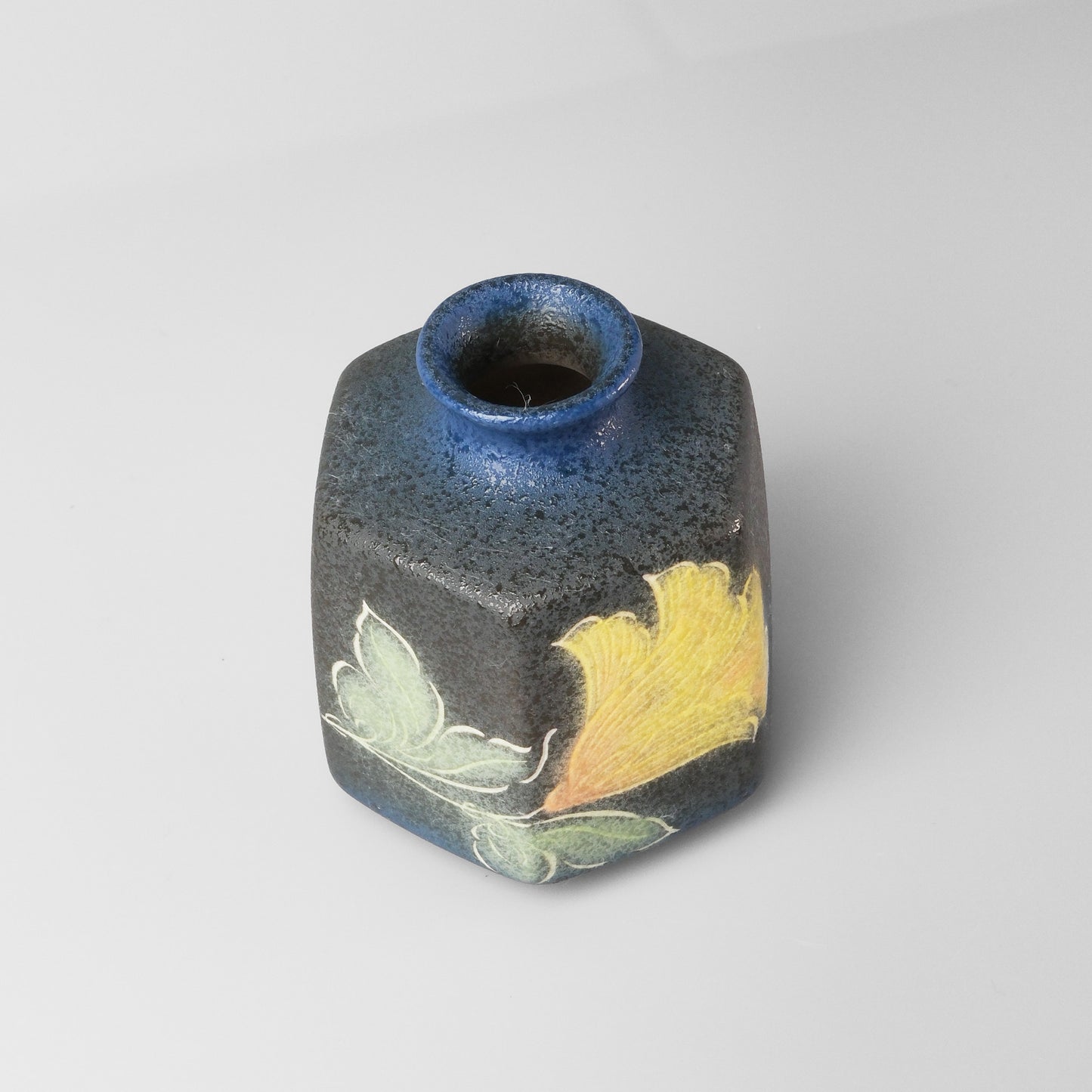 Yakishime Arita Ware Hexagonal Bud Vase - Golden Bloom